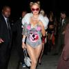 Paris Hilton habillee en costume "Miley Cyrus" a la sortie d'une soiree Halloween a l'hotel Roosevelt a Hollywood, le 26 octobre 2013