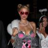 Paris Hilton habillee en costume "Miley Cyrus" a la sortie d'une soiree Halloween a l'hotel Roosevelt a Hollywood, le 26 octobre 2013