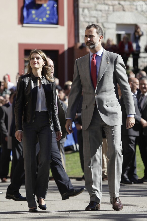 Letizia et Felipe d'Espagne à Teverga, en province des Asturies, pour la remise du Prix 2013 du Village Exemplaire, le 26 octobre 2013.