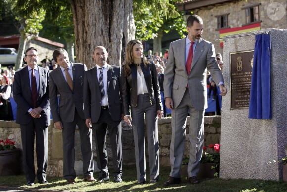 Letizia et Felipe d'Espagne à Teverga, en province des Asturies, pour la remise du Prix 2013 du Village Exemplaire, le 26 octobre 2013.