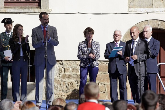 Letizia et Felipe d'Espagne à Teverga, en province des Asturies, pour la remise du Prix 2013 du Village Exemplaire, le 26 octobre 2013.