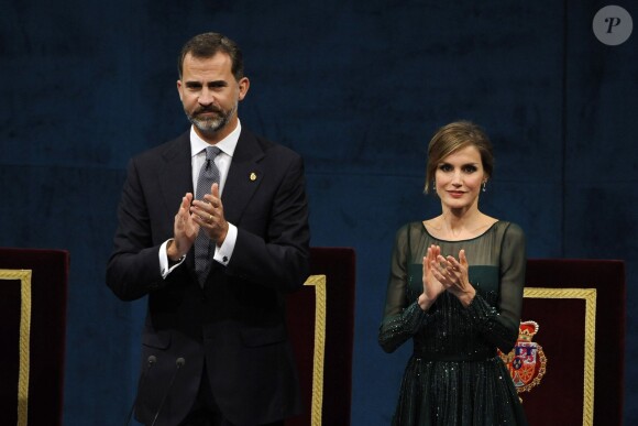 Felipe et Letizia d'Espagne lors de la cérémonie des Prix Prince des Asturies le 25 octobre 2013 à Oviedo.