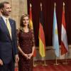Le prince Felipe et la princesse Letizia d'Espagne lors de la remise des 22e Prix Prince des Asturies à Oviedo le 25 octobre 2013.