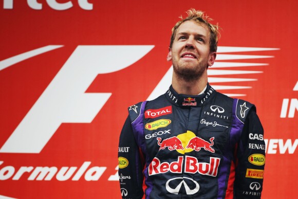 Sebastian Vettel, ému aux larmes lors de sa victoire au Grand Prix d'Inde qui lui garanti un quatrième titre de champion du monde des pilotes de suite, le 27 octobre 2013 à Greater Noida, New Delhi le 27 octobre 2013
