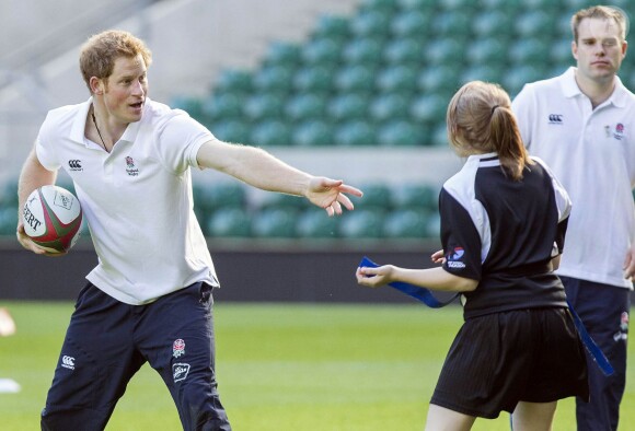Le prince Harry lors d'un entraînement de rugby à Twickenham le 16 octobre 2013