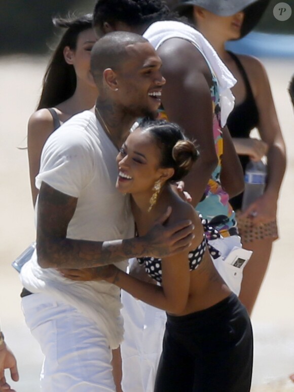 Exclusif - Chris Brown avec sa nouvelle compagne Karrueche Tran à Hawaï. Le 26 août 2013.