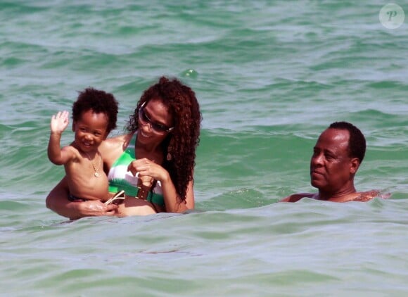 Conrad Murray avec Nicole Alvarez et leur fils Che Giovanni, le 31 juillet 2010.