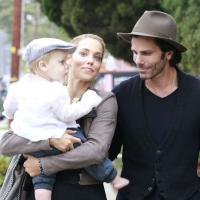 Elizabeth Berkley : Maman très active pour Halloween ou Dancing with the Stars