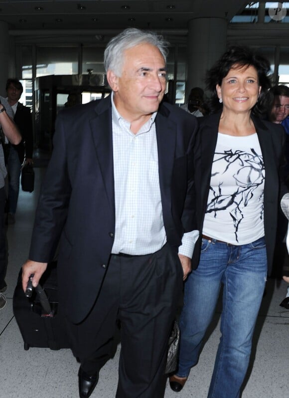 Domnique Strauss-Kahn et Anne Sinclair quittant enfin New York après l'abandon des charges pénales, le 3 septembre 2011.