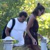 Arnaud Lagardère et sa femme Jade Foret, enceinte de son deuxième enfant sur une plage à Miami le 31 octobre 2013.
