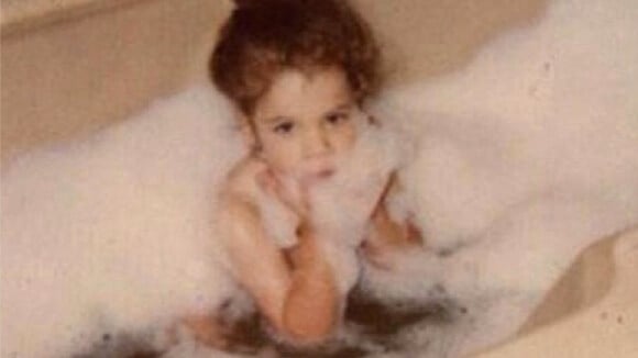 Quelle Kardashian reconnaissez-vous, enfant dans son bain de mousse ?