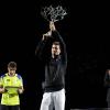 Novak Djokovic a dominé David Ferrer (7-5, 7-5), tenant du titre, en finale du Masters 1000 de Paris-Bercy le 3 novembre 2013. Le trophée lui a été remis par Laura Flessel, sous le regard ravi du directeur du tournoi, Guy Forget.