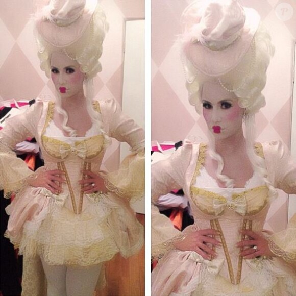Amber Rose, déguisée en Marie-Antoinette pour Halloween 2013.