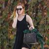 Exclusif - Rumer Willis, qui porte une robe dos nu, au téléphone à la sortie d'un salon de coiffure à West Hollywood, le 29 octobre 2013.