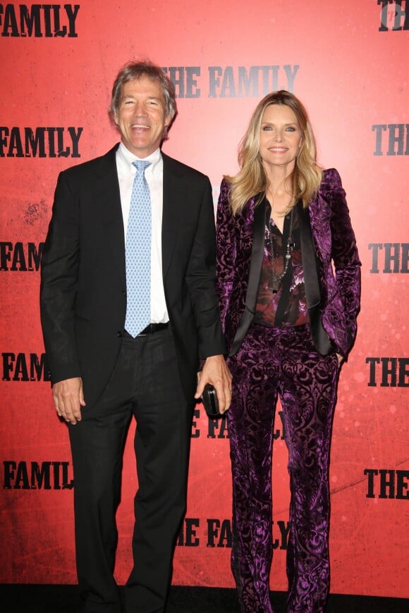 David E. Kelley et Michelle Pfeiffer pour la première du film Malavita à New York le 10 septembre 2013