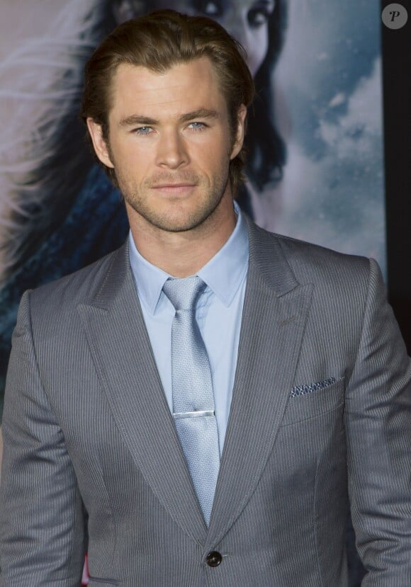 Chris Hemsworth à la première du film "Thor : Le Monde des ténèbres" au cinéma El Capitan à Hollywood, le 4 novembre 2013.