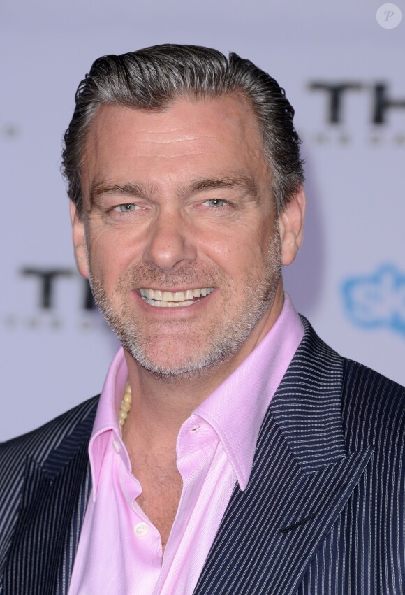 Ray Stevenson à la première du film "Thor : Le Monde des ténèbres" au cinéma El Capitan à Hollywood, le 4 novembre 2013.