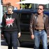 Arnold Schwarzenegger et sa fille Christina dans les rues de Brentwood, le 5 novembre 2013.