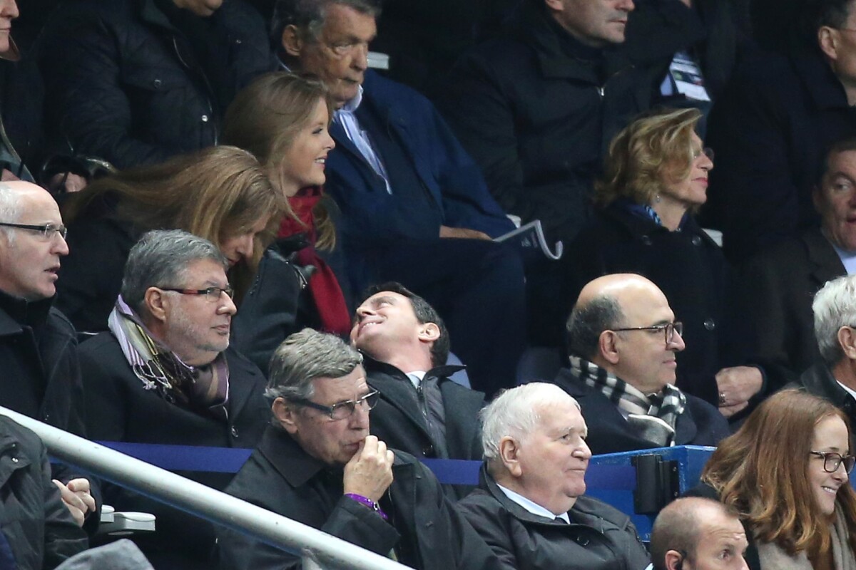 Photo Manuel Valls et sa femme AnneGravoin avec Pierre Moscovici et