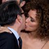 Valeria Golino donne un baiser à un acteur lors de l'avant-première du film 'Come il vento' dans le cadre du Festival du film de Rome le 10 novembre 2013