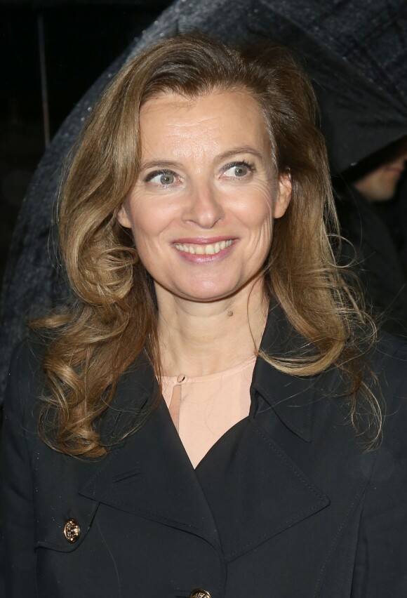 Valérie Trierweiler arrive au vernissage de l'exposition Miss Dior à Paris le 12 novembre 2013