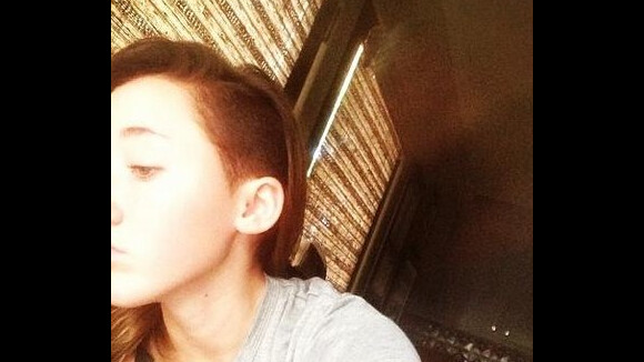 Noah Cyrus : Langue dehors et cheveux rasés, elle copie sa soeur Miley !