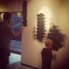 Teresa Palmer poste une photo de son fiancé repeignant un mur de leur maison avec son neveu, via Instagram le 12 novembre 2013.
