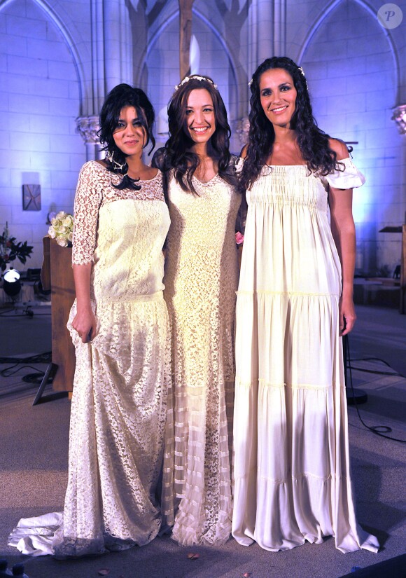Sonia Lacen, Natasha St-Pier et Elisa Tovati en showcase pour la sortie de l'album "Thérèse, vivre d'amour", à la Chapelle Sainte Thérèse de la Fondation des Apprentis d'Auteuil, à Paris, le 10 avril 2013.