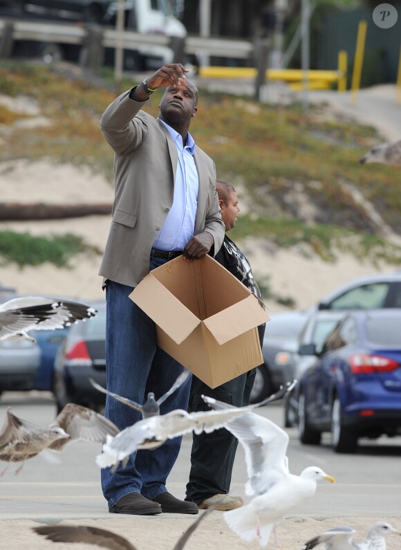 Bella Thorne et Shaquille O'Neal lors d'un tournage pour la campagne Decade à destination des adolescents, afin de les sensibiliser sur les méfaits de l'alcool, le 12 novembre 2013
