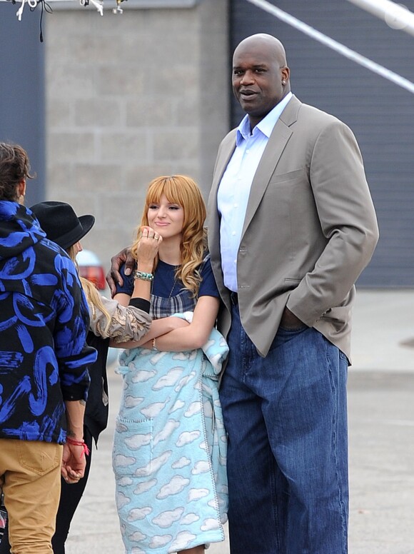Bella Thorne et Shaquille O'Neal lors d'un tournage pour la campagne Decade à destination des adolescents, afin de les sensibiliser sur les méfaits de l'alcool, le 12 novembre 2013