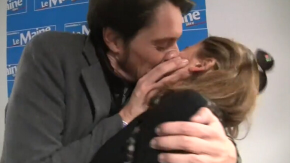 Vincent Cerutti embrasse Sandrine Quétier... et lui fracasse la mâchoire !