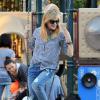 Selma Blair joue avec son fils Arthur au Coldwater Canyon Park à Beverly Hills, le 14 novembre 2013.