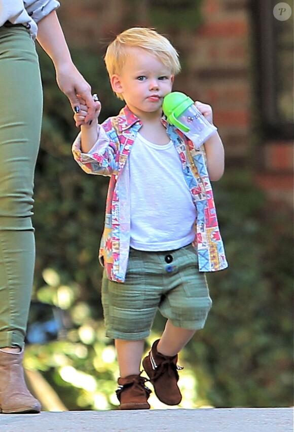 Hilary Duff et son fils Luca Cruz Comrie à la sortie de son cours d'éveil à Beverly Hills, le 14 novembre 2013.