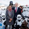 Le prince Albert II de Monaco et la princesse Stéphanie de Monaco prennent la pose, entourés des personnages de Star Wars, au départ de la No Finish Line à Monaco, le 16 Novembre 2013.