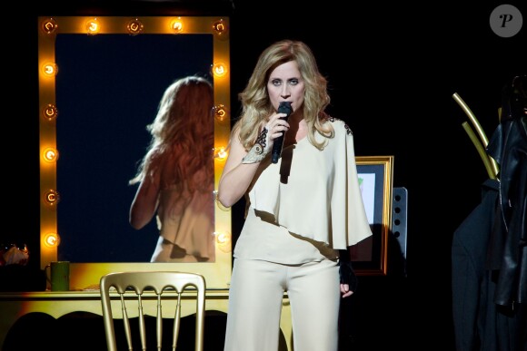 Lara Fabian en concert au Théâtre du Châtelet, à Paris, le 16 novembre 2013.