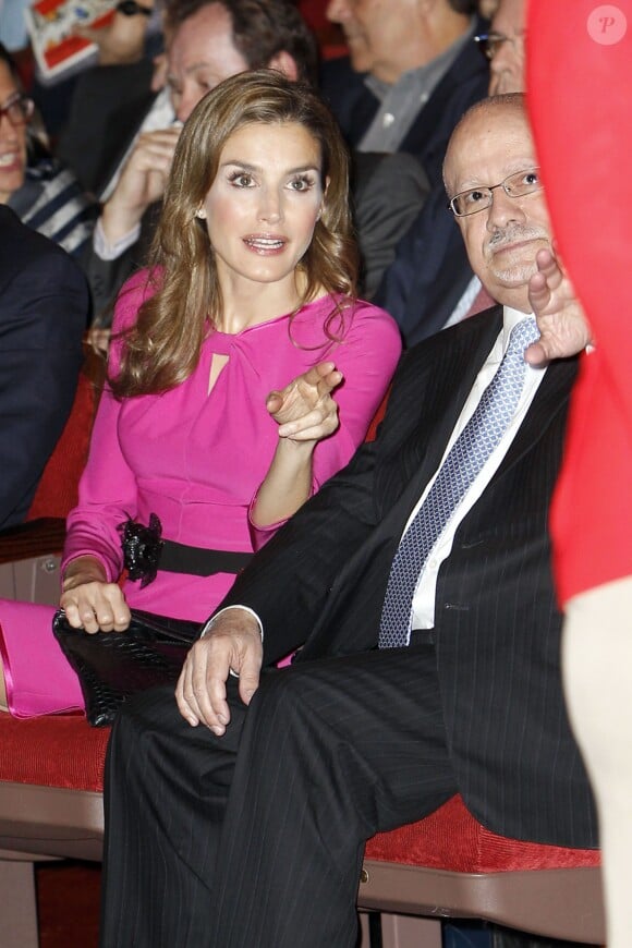 Felipe et Letizia d'Esagne assistent à l'ouverture de la Foire Internationale du Livre de Miami le 17 novembre 2013.