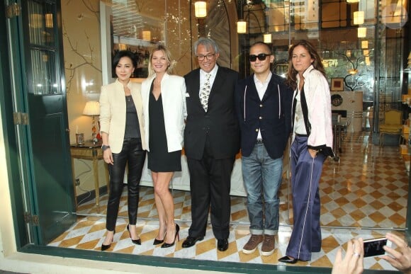 Carina Lau, Kate Moss, Sir David Tang, Tony Leung Chiu Wai et Lucy Tang inaugurent le magasin Tang Tang Tang Tang à Hong Kong. Le 16 novembre 2013.
