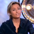 La chanteuse Carla Bruni était conviée à la table d'Anne-Sophie Lapix dans son émission C à vois sur France 5. Lundi 18 novembre 2013.