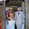 Le prince Charles lors de sa visite au Temple of the Tooth (Temple de la Dent) à Kandy le 16 novembre 2013