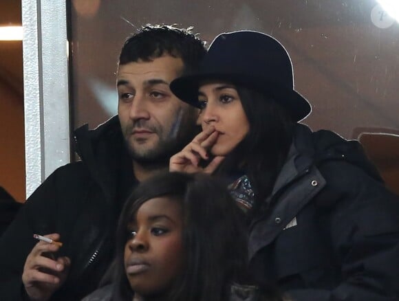 Leïla Bekhti et son frère lors du match France-Ukraine (3-0) qualificatif au mondial brésilien 2014, au Stade de France le 19 novembre 2013 à Saint-Denis