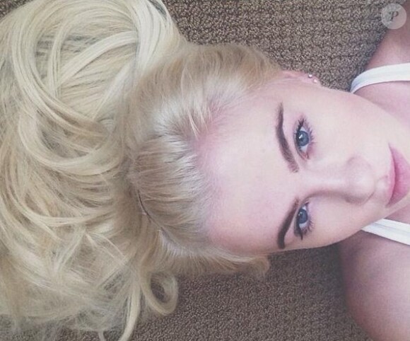 Ireland Baldwin a dévoilé sa nouvelle couleur de cheveux, le 16 novembre 2013 sur Instagram.