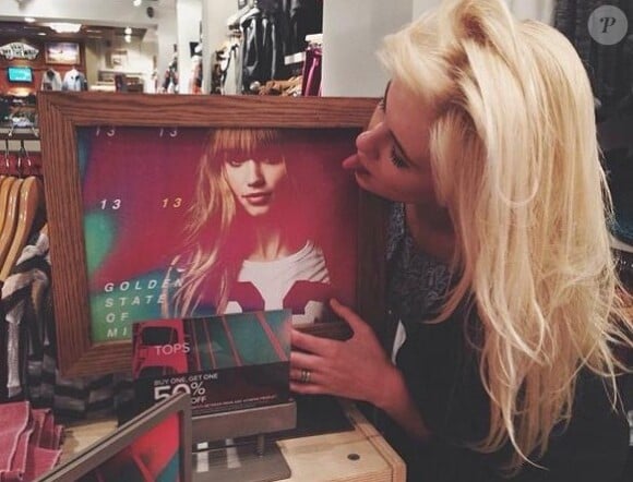 Ireland Baldwin a dévoilé sa nouvelle couleur de cheveux, le 16 novembre 2013 sur Instagram.