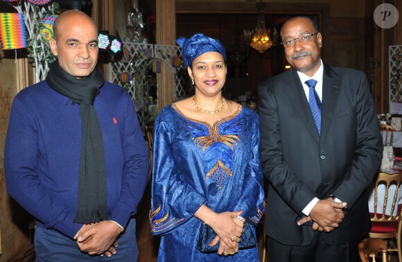 M. Abderrahmane Mayaki (Ambassadeur du Niger à Paris) et sa femme - Soirée de gala "La guinguette de Régine" en faveur de l'association "Les puits du désert" à Paris le 19 novembre 2013.