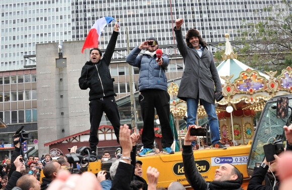 Jamel Debbouze, Maxime Musqua et Toumi Djaidja arrivent sur le parvis de la gare Montparnasse, le 20 novembre 2013 à Paris.