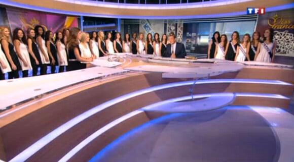 Les 33 candidates pour Miss France 2014 invitées sur le plateau du journal de 13h de Jean-Pierre Pernaut sur TF1 le jeudi 14 novembre 2013