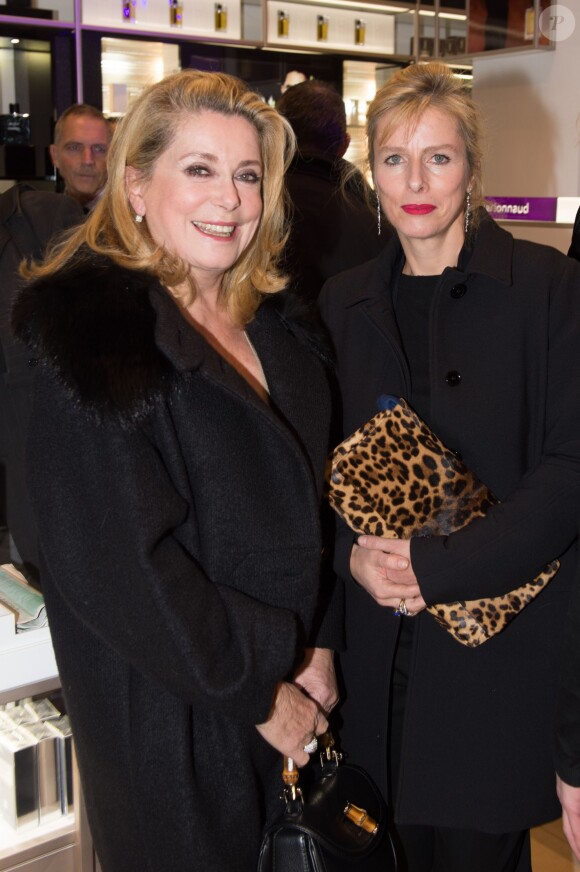 Catherine Deneuve et Karin Viardà la soirée Marionnaud le 20 novembre 2013 sur les Champs-Elysées à Paris