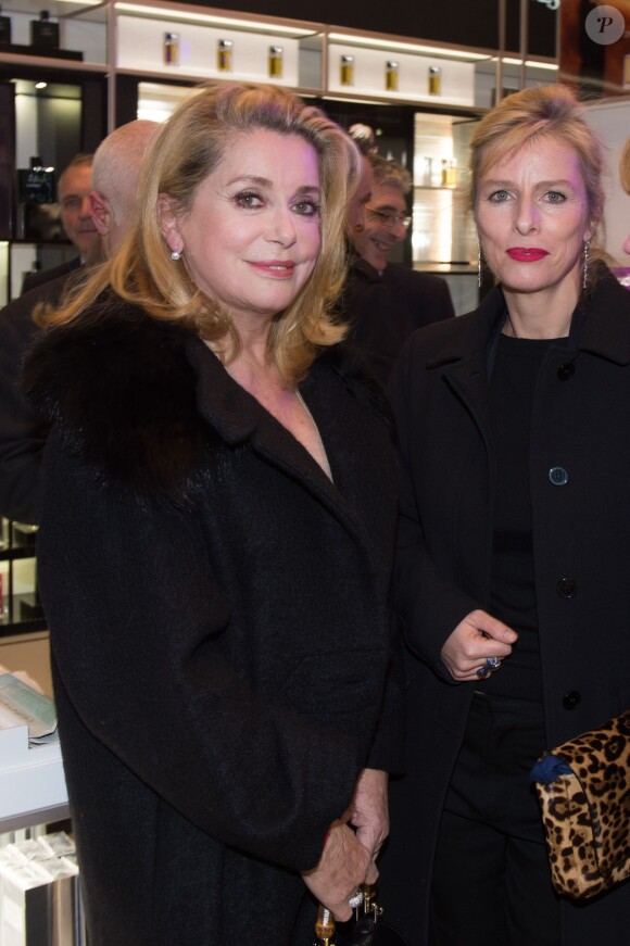 Catherine Deneuve et Karin Viard à la soirée Marionnaud le 20 novembre 2013 sur les Champs-Elysées à Paris