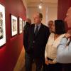 Exclusif - Invité du couple Salgado (Sebastiao et sa femme Leila), le prince Albert de Monaco visite l'exposition Genesis du célèbre photographe, à la maison européenne de la photographie à Paris, le 8 novembre 2013.