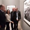Invité du couple Salgado (Sebastiao et sa femme Leila), le prince Albert de Monaco visite l'exposition Genesis du célèbre photographe, à la maison européenne de la photographie à Paris, le 8 novembre 2013.