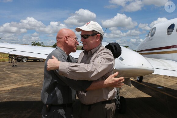 Le photographe Sebastiao Salgado reçoit le prince Albert de Monaco dans sa propriété de Fazenda Bulcao, situé dans la vallée de Rio Dulce dans le Minas Gerais au Bresil, le 13 février 2013. Il lui fait visiter sa fondation "O Instituto Terra", l'ONG la plus importante en matière de reforestation au Brésil.